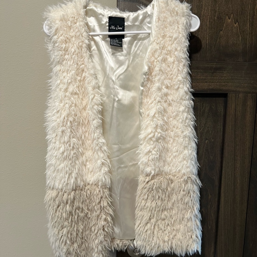 Me Jane Cream Faux Fur Vest